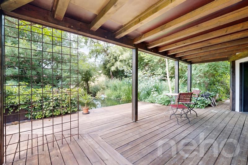 Modernes Wohnen im Grünen: 6.5 Zimmer Haus mit Schwimmteich (1)