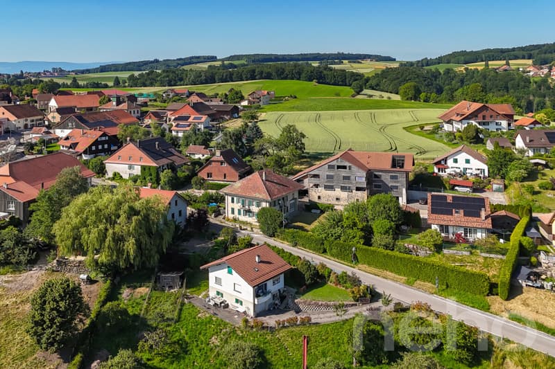 Deux duplex au c?ur d?un ancien bâtiment de charme (9)