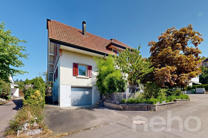Charmantes 5.5 Zimmer Einfamilienhaus mit zusätzlichen Räumlichkeiten (2)