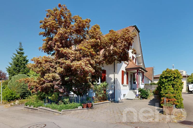 Charmantes 5.5 Zimmer Einfamilienhaus mit zusätzlichen Räumlichkeiten (1)