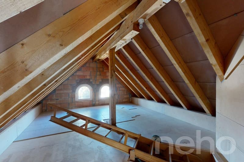 Charmante Dachwohnung mit Galerie und Weitsicht ins Grüne (10)