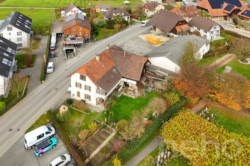 Charmantes Zweifamilienhaus mit Potenzial in Kappelen (3)
