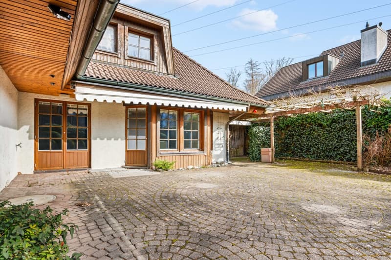 Freistehendes 6-Zimmer-Einfamilienhaus mit grossem Garten (11)