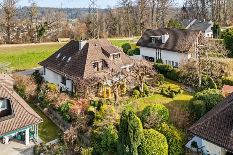 Freistehendes 6-Zimmer-Einfamilienhaus mit grossem Garten (2)