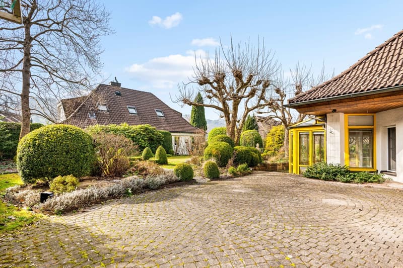 Freistehendes 6-Zimmer-Einfamilienhaus mit grossem Garten (10)