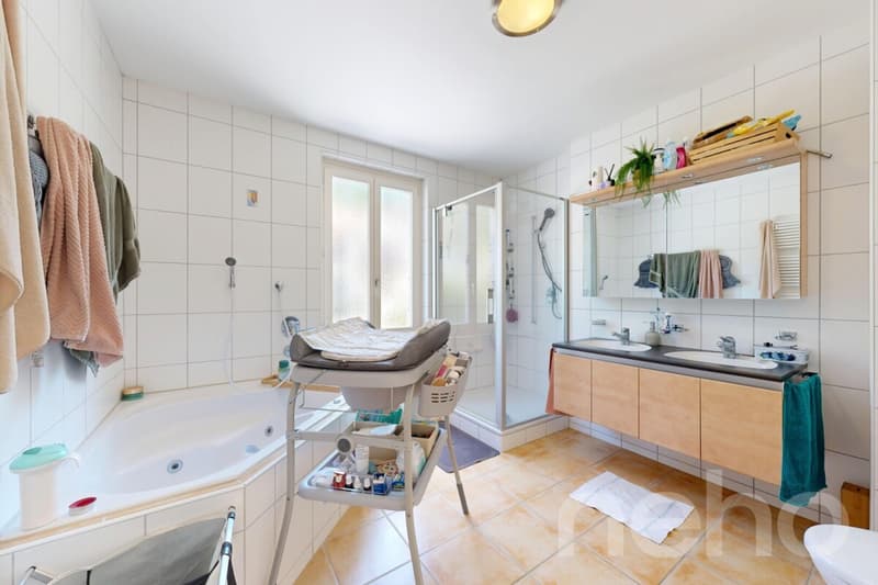 Maison avec 2 appartements, grand jardin & fort potentiel (10)