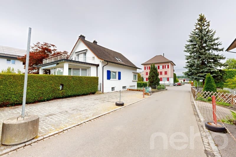 Gepflegtes 5.5-Zimmer-EFH mit wunderschönem Garten in Niederuzwil (1)