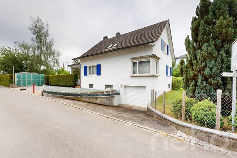 Gepflegtes 5.5-Zimmer-EFH mit wunderschönem Garten in Niederuzwil (3)