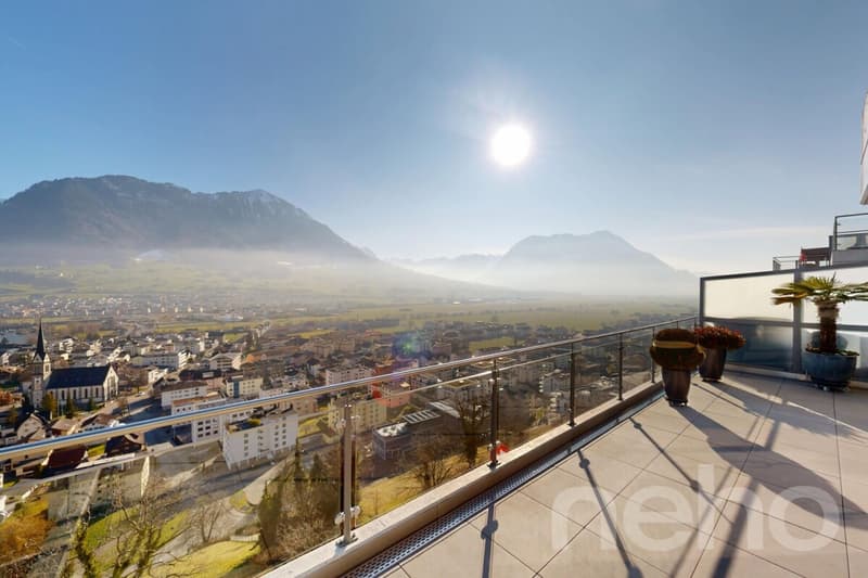 Exklusiver Wohntraum mit Panorama, Wintergarten und Terrasse (2)