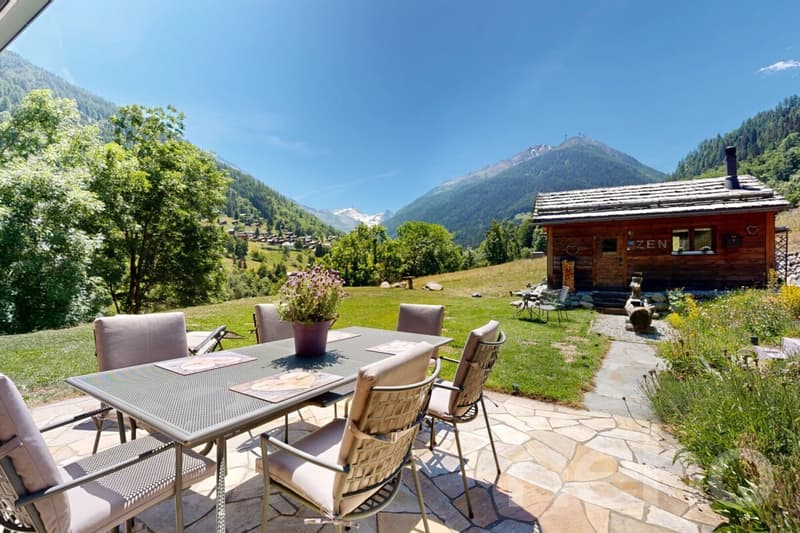 Chalet authentique avec dépendance de charme (8)