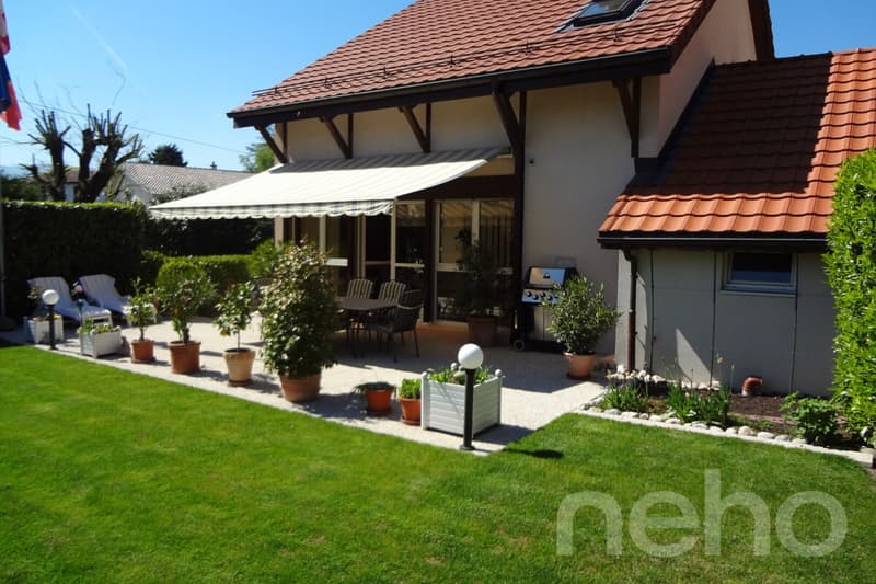 Villa familiale avec jardin arboré et jacuzzi à Founex (12)