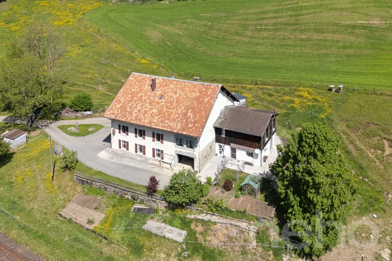Les Bayards: Ancienne ferme avec grange et appartements (3)