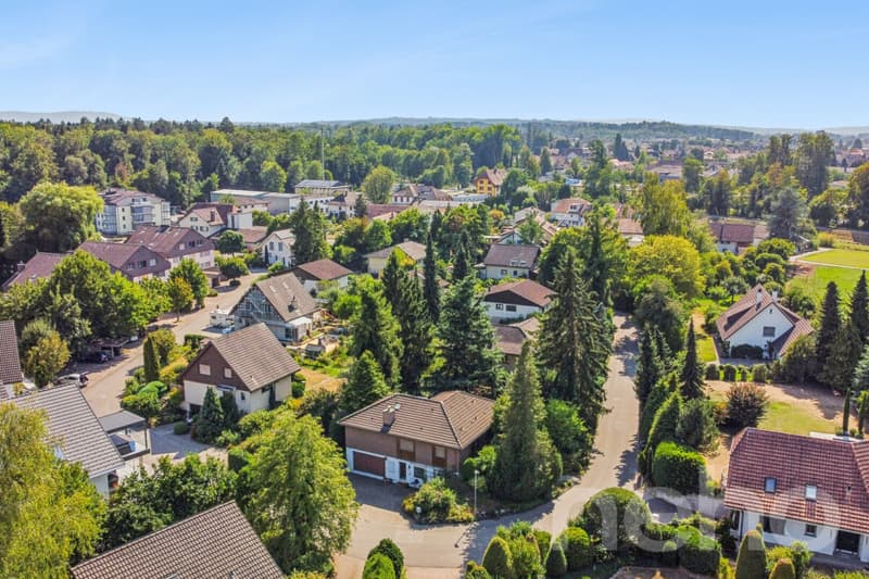 Freistehendes Einfamilienhaus auf 1'127 m² Traumgrundstück (1)