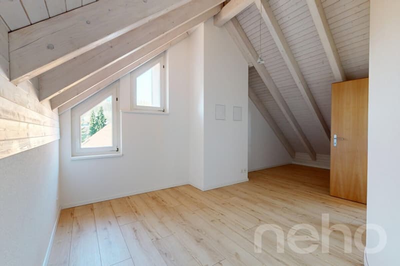 Stilvolle 4.5-Zimmer-Attika-Maisonette mit Charme und Komfort (7)
