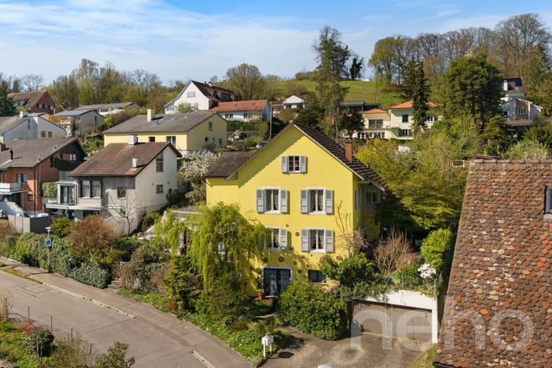 Geräumiges Zweifamilienhaus an zentrumsnaher Lage (3)