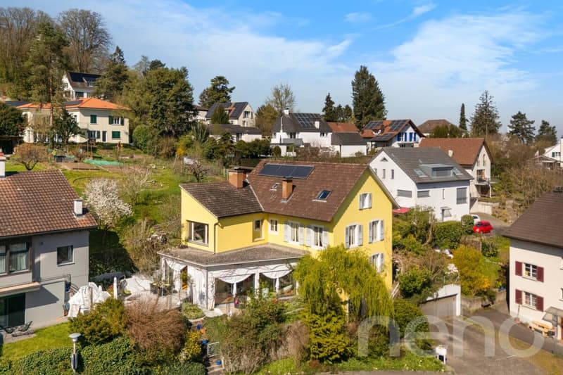 Geräumiges Zweifamilienhaus an zentrumsnaher Lage (1)