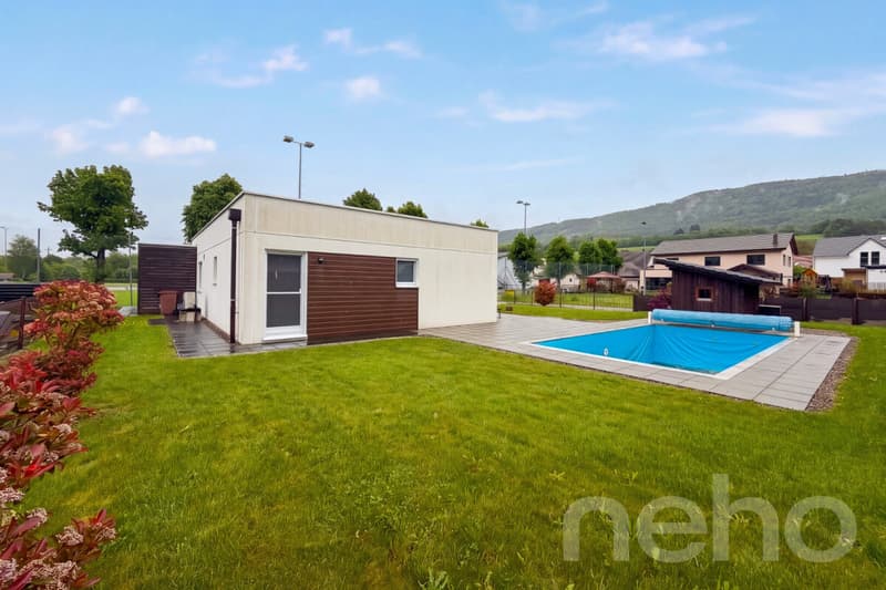 Bungalow mit Pool an ruhiger Lage im Jura (1)