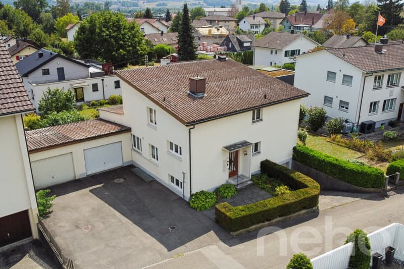 Grosszügiges Einfamilienhaus mit 2 Wohnungen und grossem Garten (1)