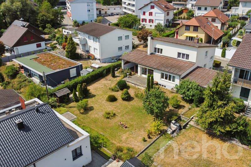 Grosszügiges Einfamilienhaus mit 2 Wohnungen und grossem Garten (4)