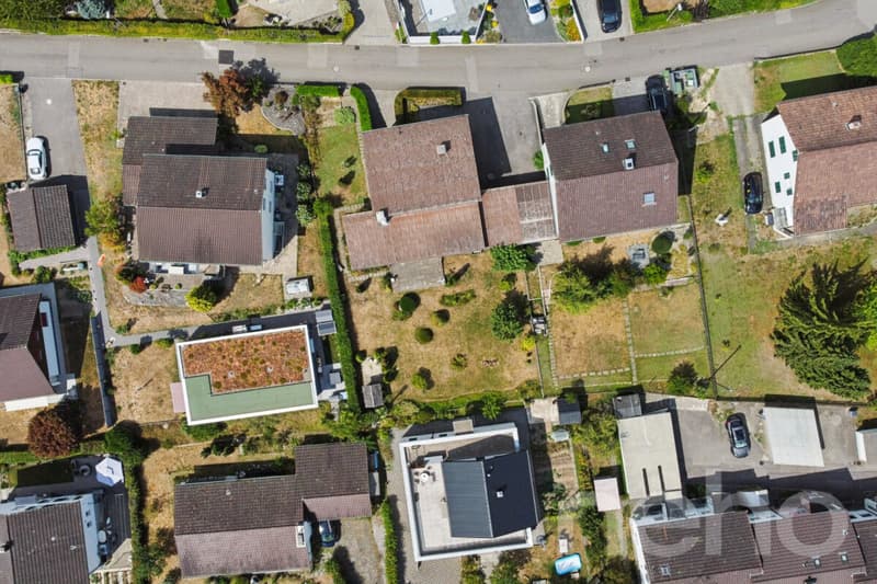 Grosszügiges Einfamilienhaus mit 2 Wohnungen und grossem Garten (5)