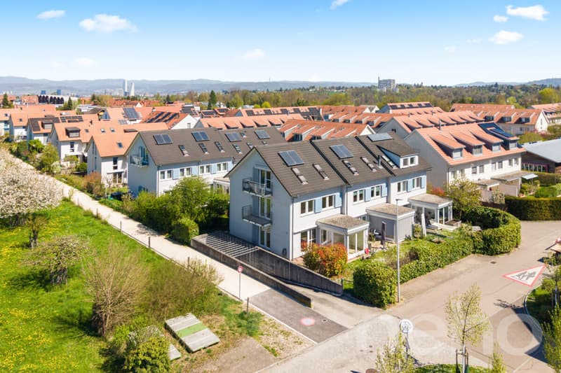 Charmantes Reiheneckhaus mit Garten in ruhiger Lage von Oberwil (3)