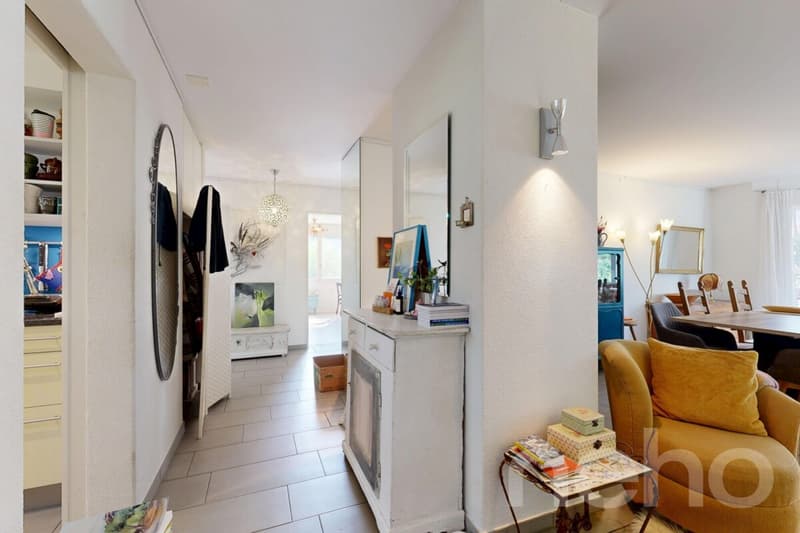 Helle 4.5-Zimmer-Wohnung mit 105 m², Cheminée, 2 Balkonen & Garage (4)