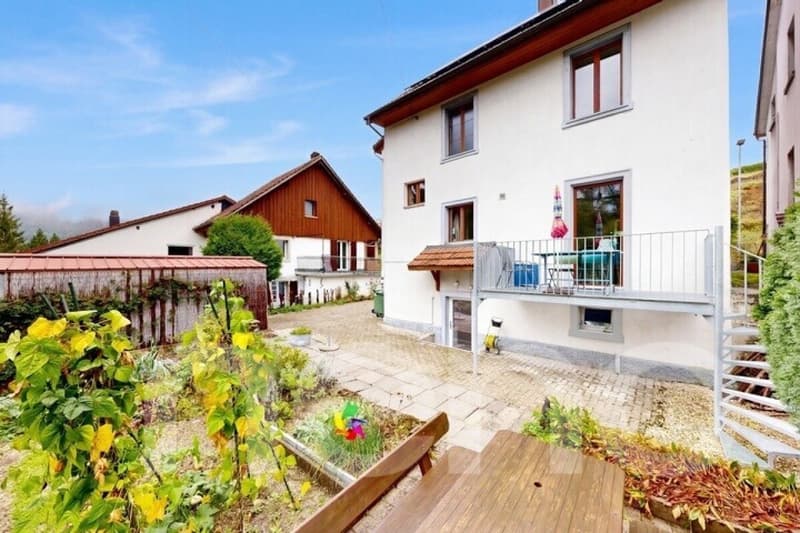 Maison familiale Atypique Rénovée avec jardin et garage indépendant (1)