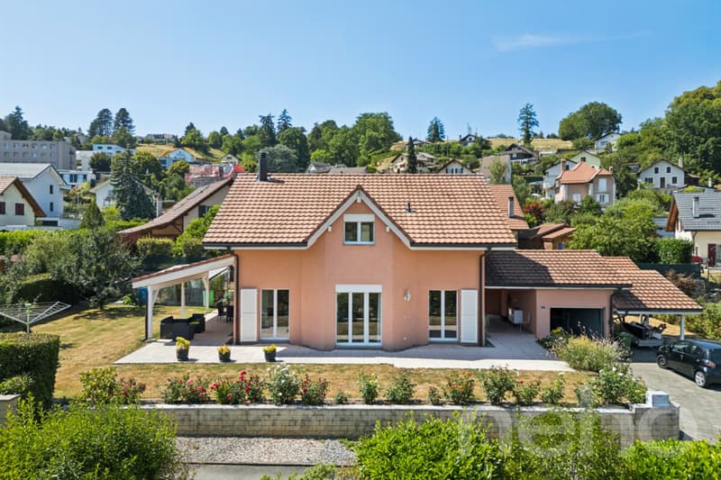 Maison familiale avec potentiel de studio ou bureau (1)