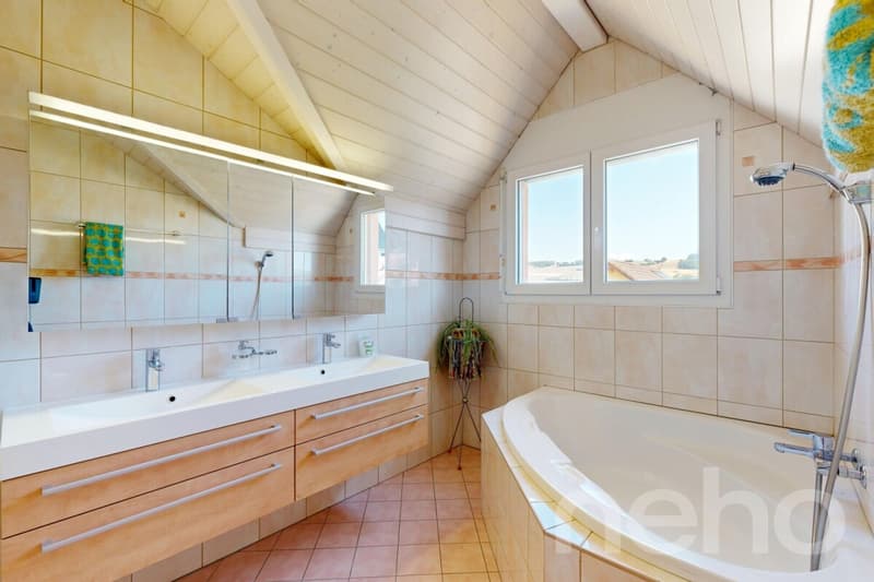 Maison familiale avec potentiel de studio ou bureau (10)