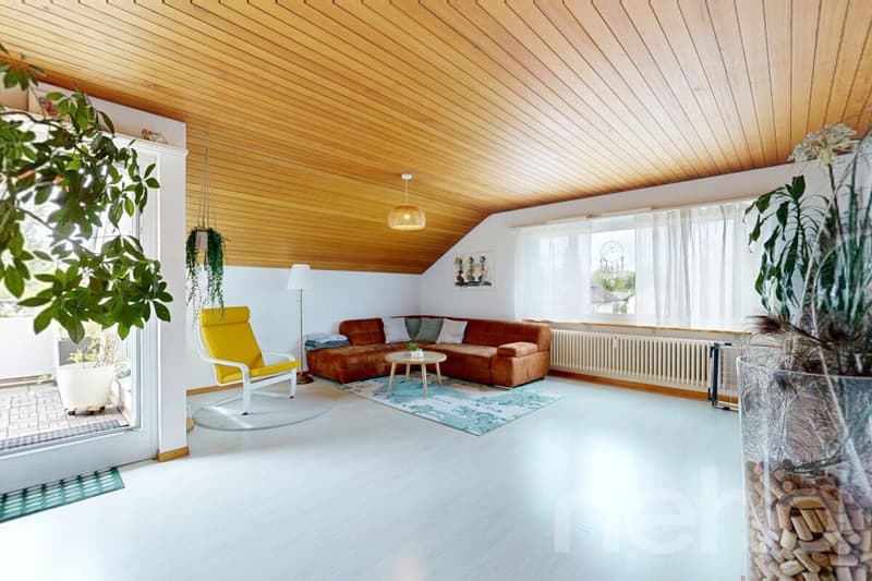 Preiswerte Dachwohnung mit Weitsicht an ruhiger Lage (1)
