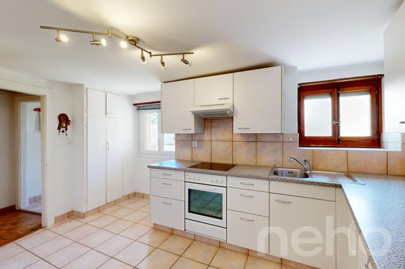 Appartement 2.5 pièces à Erde ? Calme absolu et fort potentiel (3)