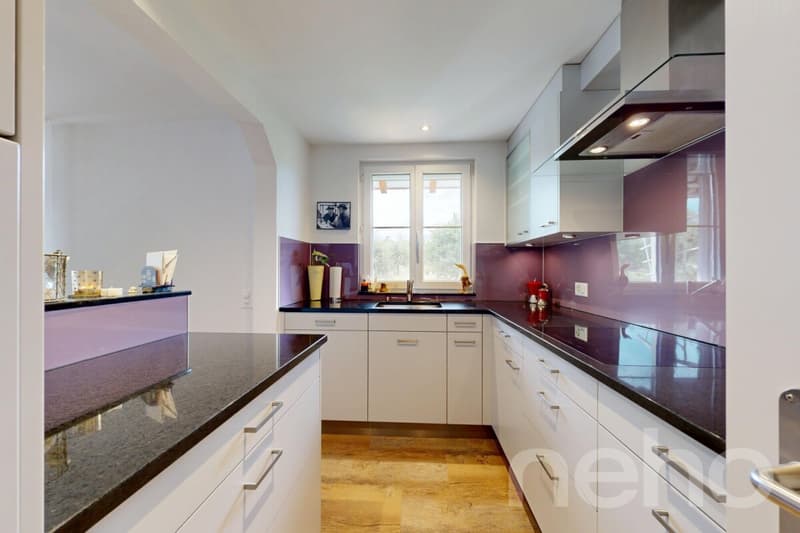 Moderne 4.5-Zimmer-Wohnung mit Balkon an zentraler Lage in Oberhasli (3)