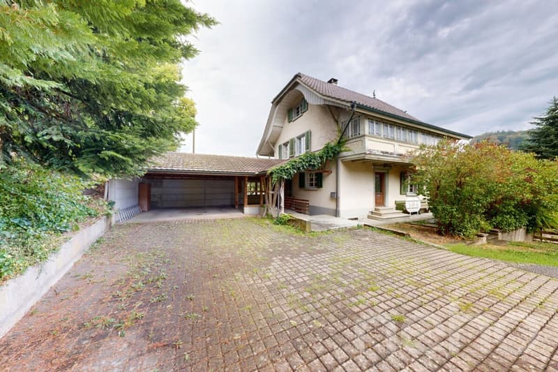 5.5-Zimmer-Einfamilienhaus mit grossem Grundstück und viel Potenzial (2)