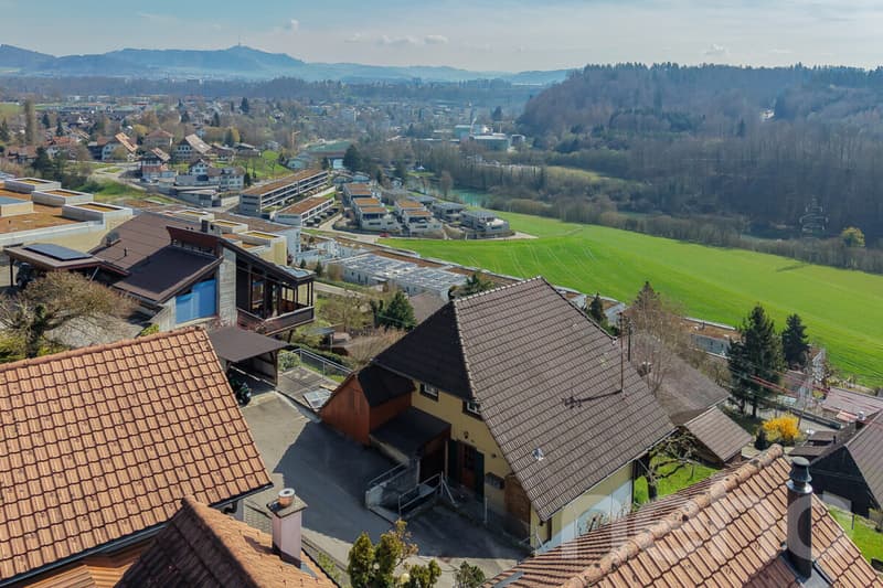 Zweifamilienhaus an Toplage mit grossem Grundstück und Weitsicht (3)