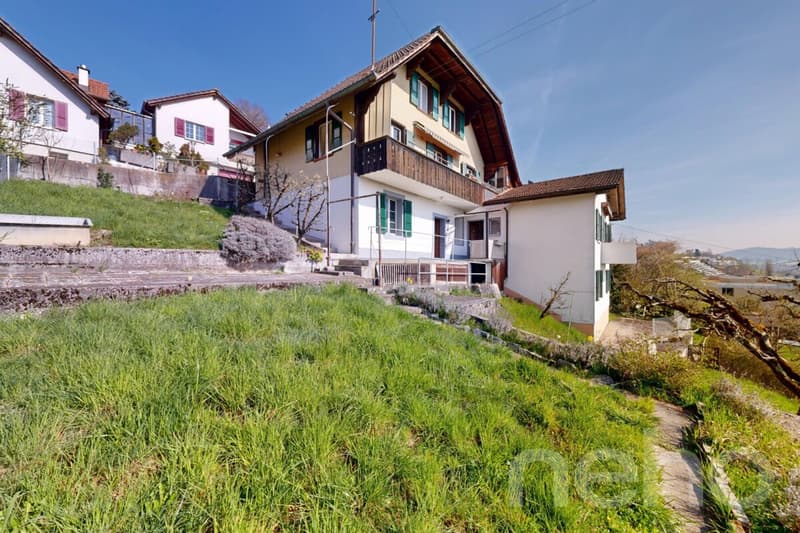 Zweifamilienhaus an Toplage mit grossem Grundstück und Weitsicht (1)