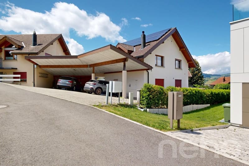 Doppeleinfamilienhaus mit Doppelcarport und Photovoltaikanlage (2)