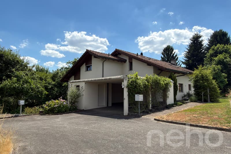 Grosses Einfamilienhaus mit Garten, Wintergarten und viel Potenzial (4)