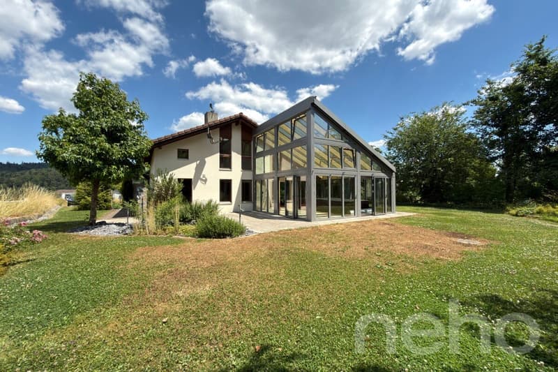 Grosses Einfamilienhaus mit Garten, Wintergarten und viel Potenzial (2)