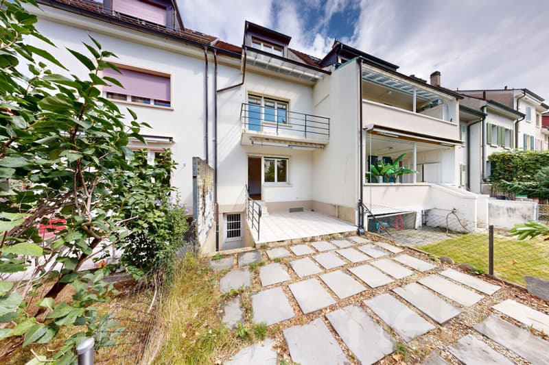 Gemütliches Reihenhaus zum Selbstgestalten im Neubadquartier (1)