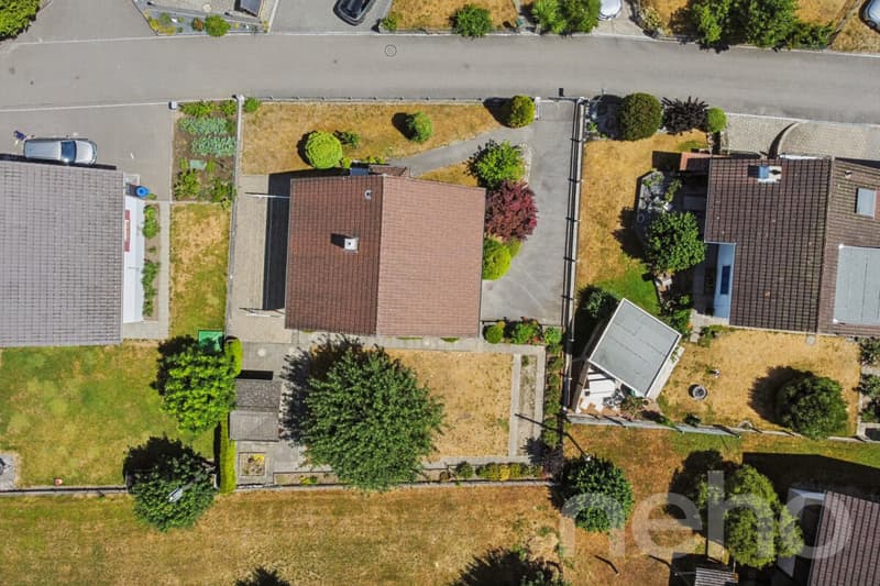 4-Zimmerhaus in ruhiger, leicht erhöhter Lage mit Umschwung (10)