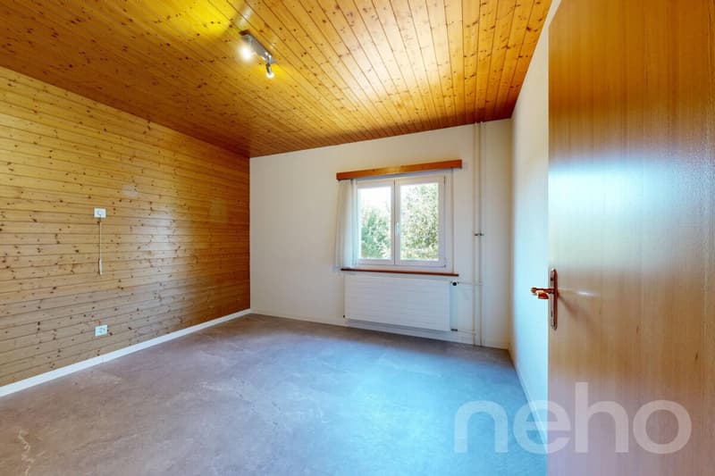 4-Zimmerhaus in ruhiger, leicht erhöhter Lage mit Umschwung (3)