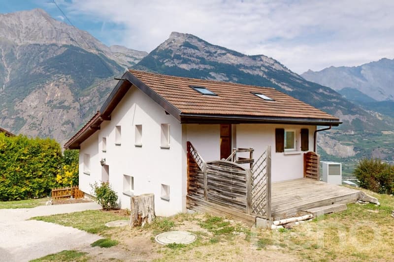 Maison rénovée avec grand jardin et vue sur les montagnes à Saxon (11)
