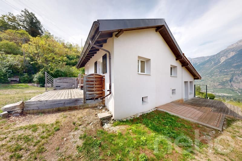 Maison rénovée avec grand jardin et vue sur les montagnes à Saxon (12)