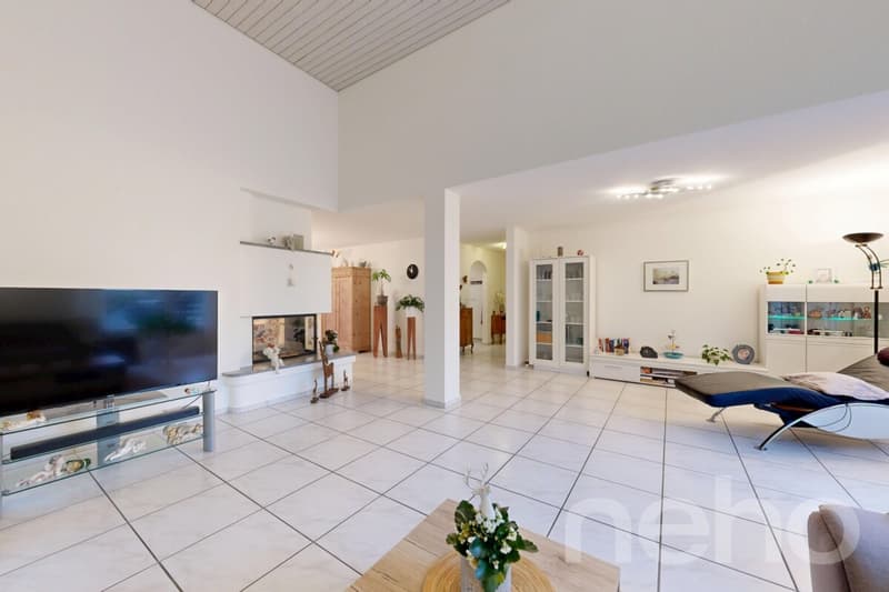 Grosszügige 4.5-Zimmer-Terrassenwohnung mit Lift und Wintergarten (1)