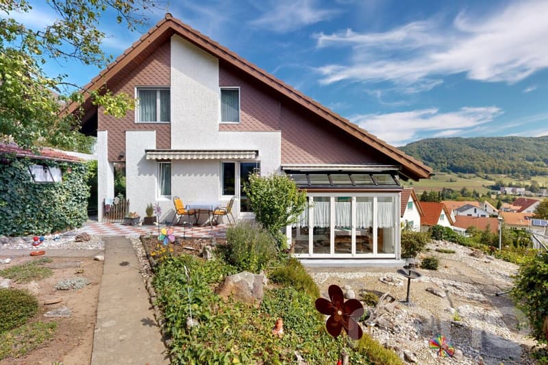 Freistehendes Einfamilienhaus mit unverbaubarer Aussicht (1)