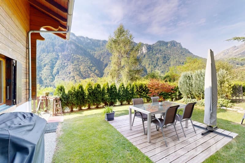 Exclusif: Chalet de 3 chambres avec une magnifique vue (2)