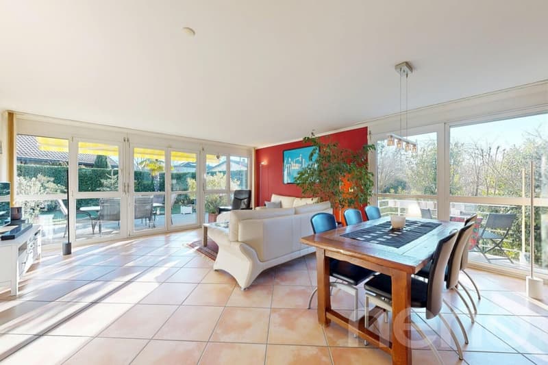 Villa familiale avec jardin arboré et jacuzzi à Founex (1)
