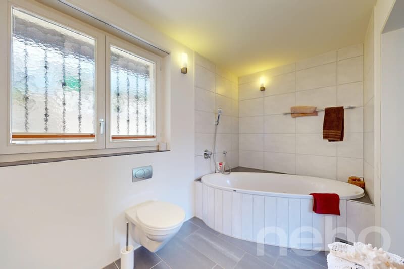 Aussergewöhnliches 6.5-Zimmer-Doppeleinfamilienhaus (10)
