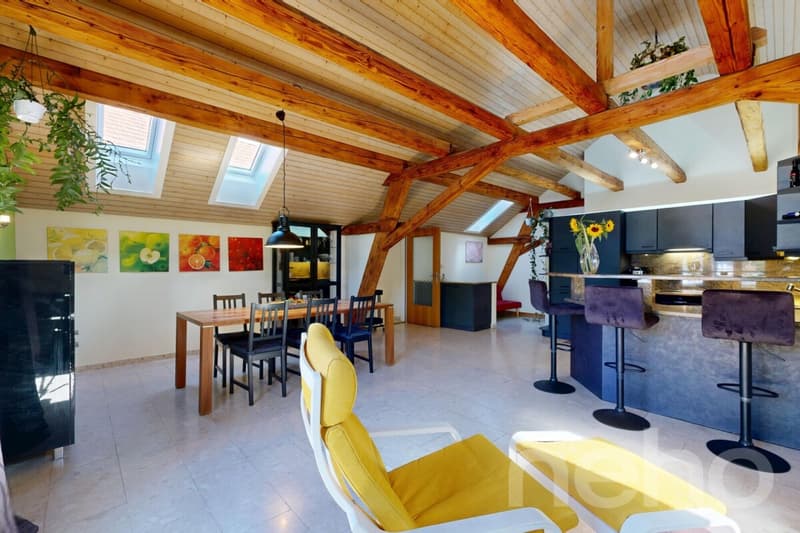 Einzigartige Dachgeschosswohnung mit Cheminée und Sichtbalken (2)