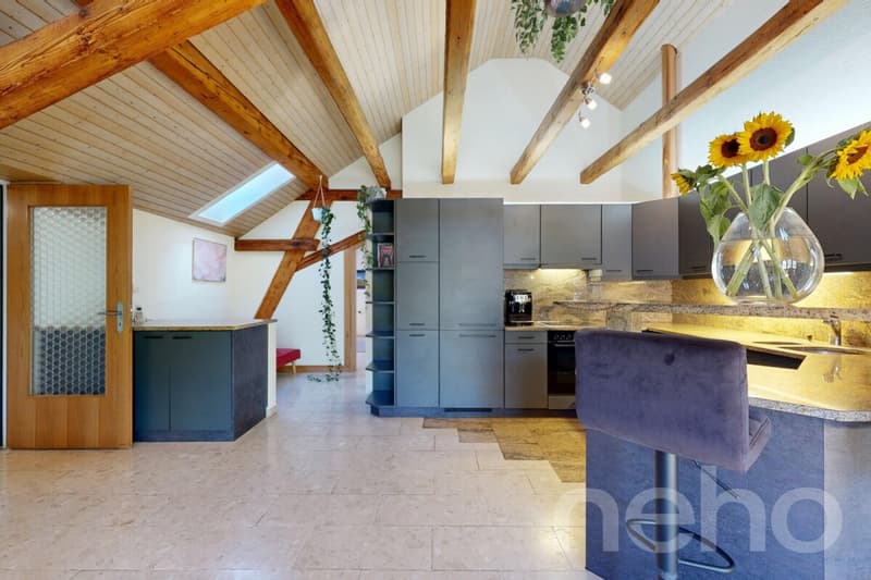 Einzigartige Dachgeschosswohnung mit Cheminée und Sichtbalken (3)